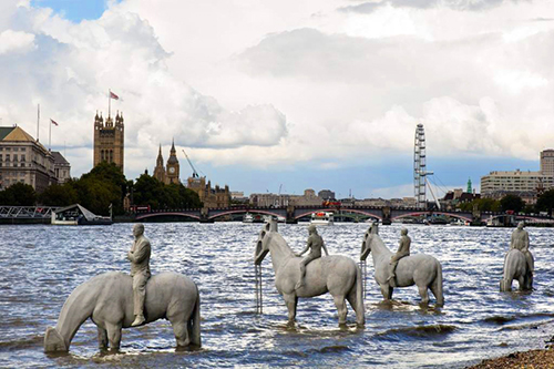 طراحی مجسمه هایی در کنار رودخانه تایمز لندن