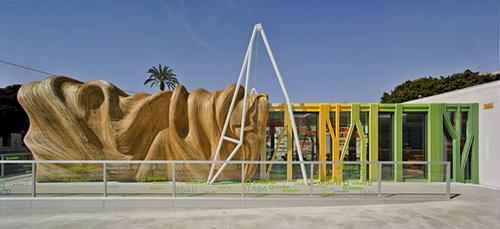 مجسمه ی چوبی به عنوان در ورودی رستوران در اسپانیا/گزارش تصویری
