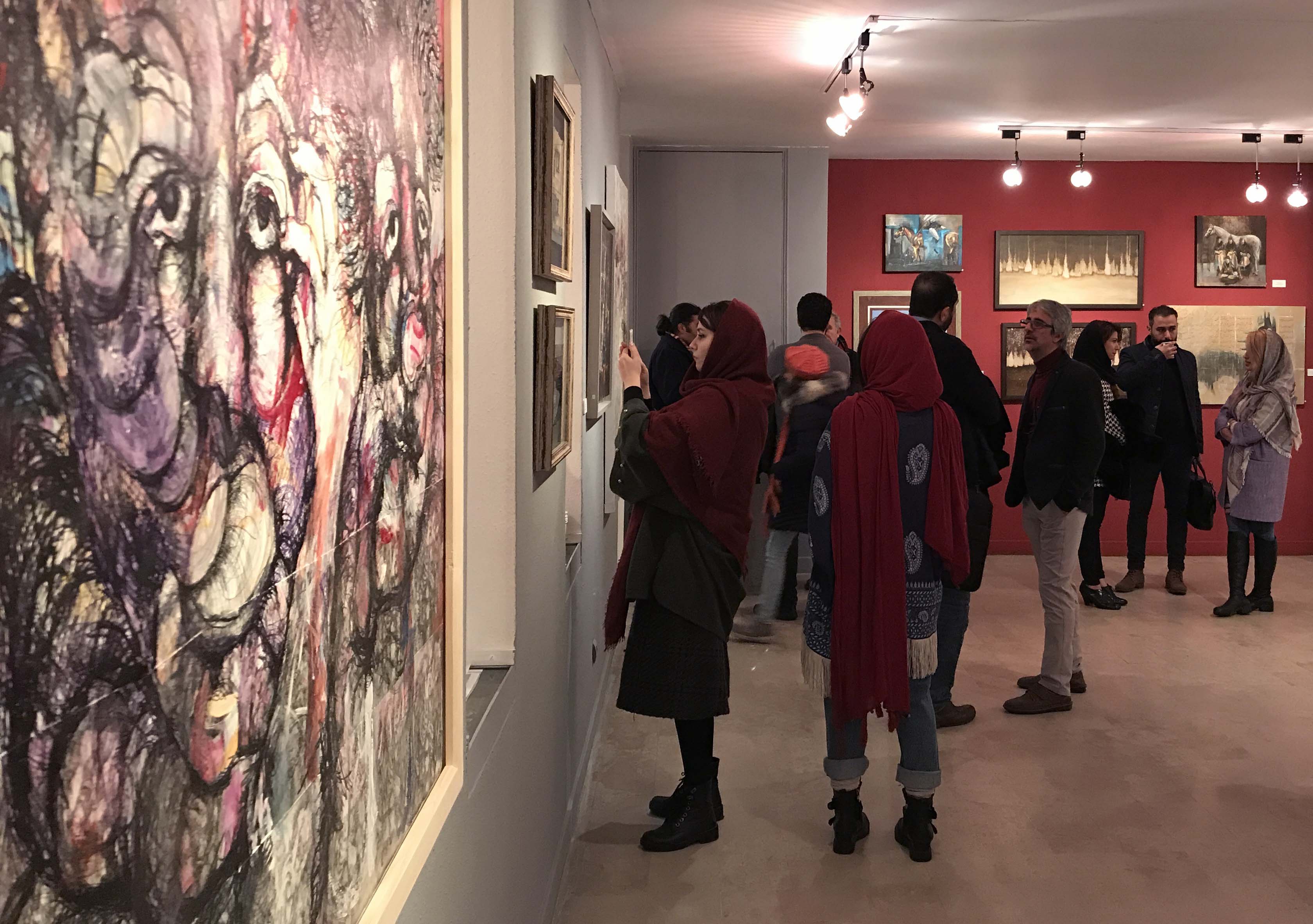گزارش تصویری نمایشگاه گروهی نقاشی "دور اما تزدیک" در نگارخانه لاله