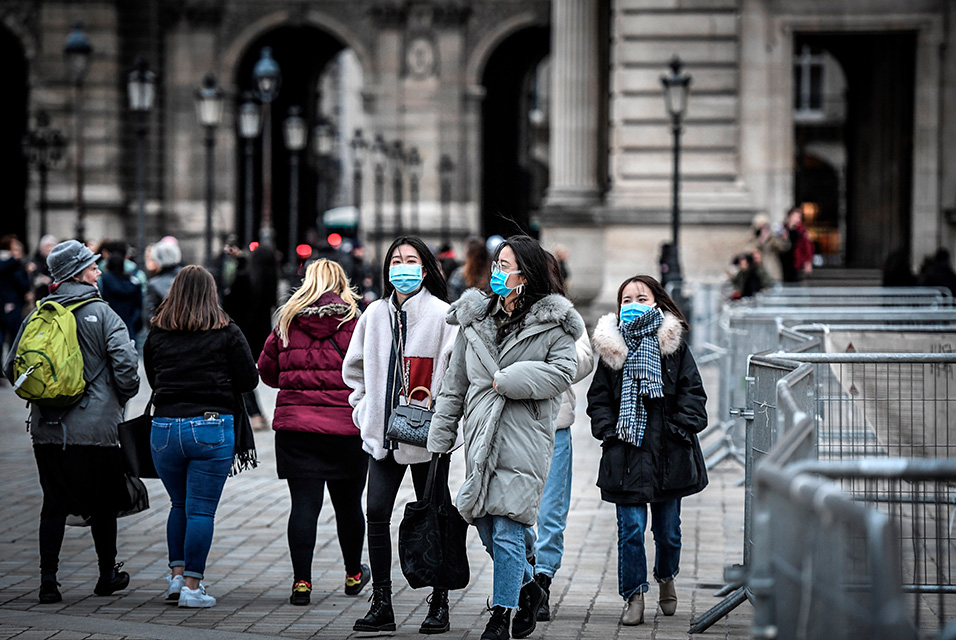 Pariss Louvre museum closes over staff coronavirus fears