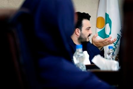 دارندگان نشان درجه یک هنری، هنرکارت دریافت می نمایند