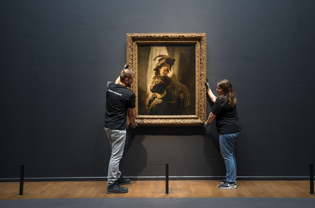 Rembrandt`s "The Standard Bearer" Debuts at the Rijksmuseum with Free Entry