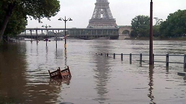 بخشی از موزه لوور در پی بالا آمدن آب رودخانه «سن» در پاریس