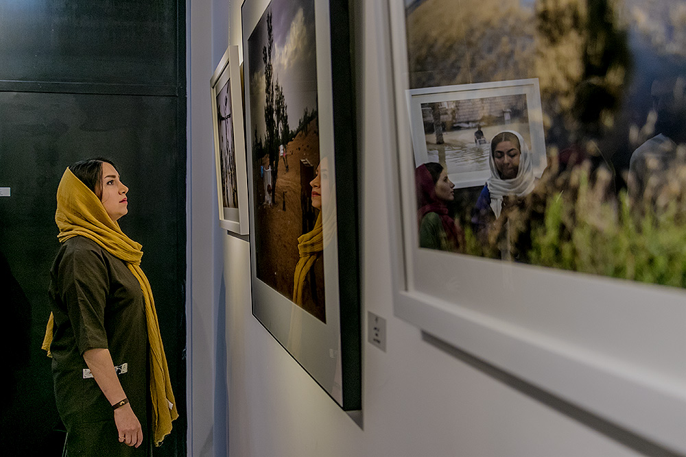 گزارش تصویری نمایشگاه «سیل خوزستان از هشت نگاه»