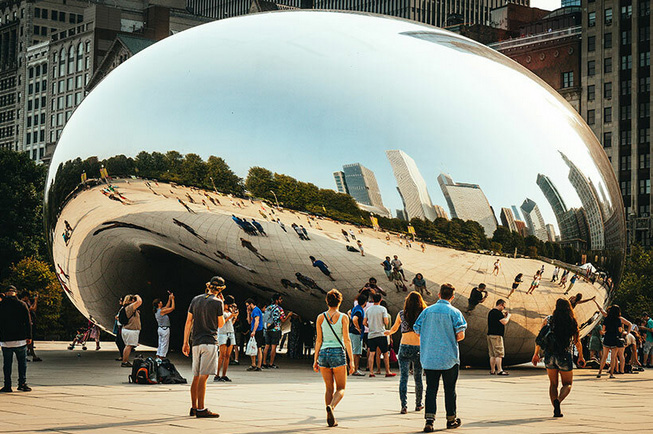 Anish kapoor`s "bean" in chicago reopens to the public after a year of maintenance