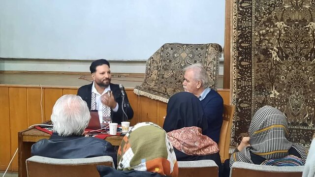نشست تخصصی فرش خودرنگ سنگسر در دانشگاه هنر تهران برگزار شد
