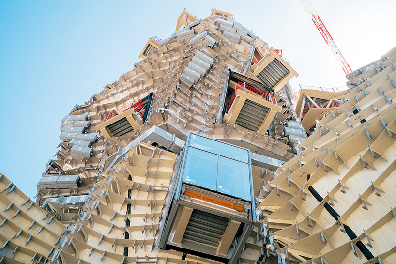 کلاژ معماری "فرانک گری" در یک پلتفرم هنر معاصر