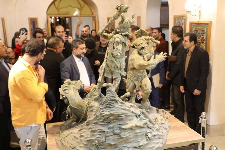 رونمایی از مجسمه هفتمین خان رستم در موزه صنایعدستی اردبیل