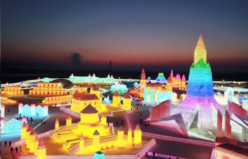 نمایش دژهای یخی در سی‌وهفتمین جشنواره یخ هاربین چین