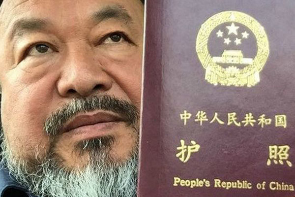 هنرمند معترض چینی گذرنامه‌اش را پس گرفت