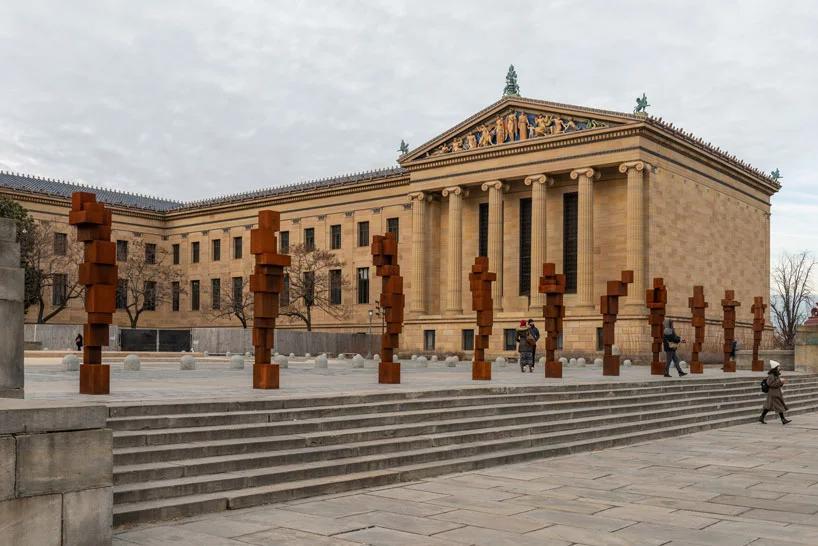تقابل سنت و مدرنیته در مقابل موزه philadelphia