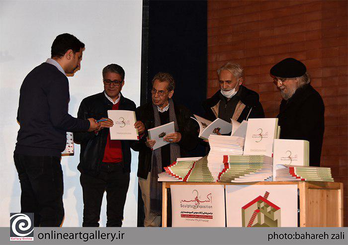 گزارش تصویری مراسم رونمایی کتاب سومین اکسپو مجسمه ایران را در خانه هنرمندان ایران