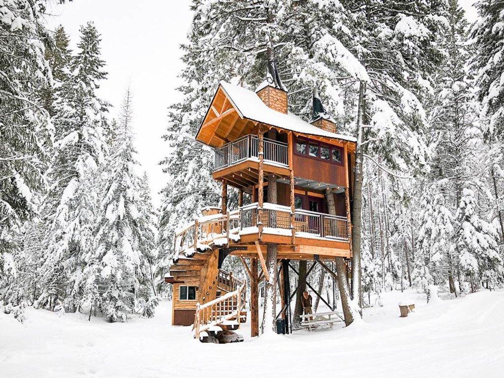 TREEHOUSE RETREAT IN MONTANA GLACIER PARK