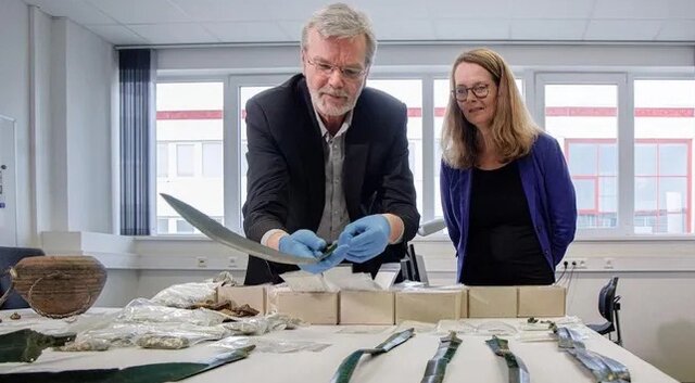 هزاران سکه و چند شمشیر باستانی در آلمان کشف شد